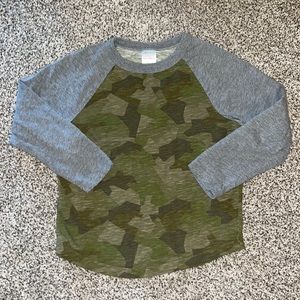 Hanna Andersson boys size 6-7/120cm geometric camo raglan shirt